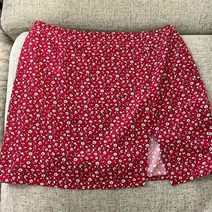 Red floral mini skirt with slit